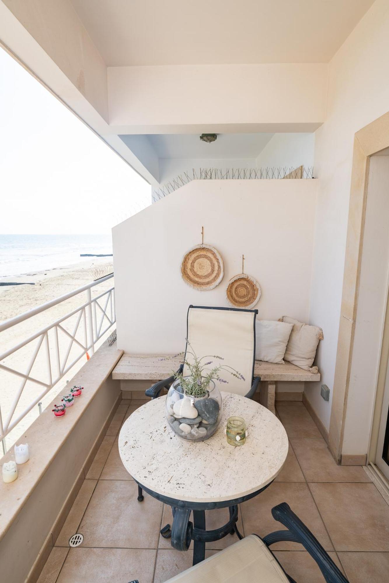 Quattro Beachfront Sea View Ap 4 Larnaca Exteriör bild